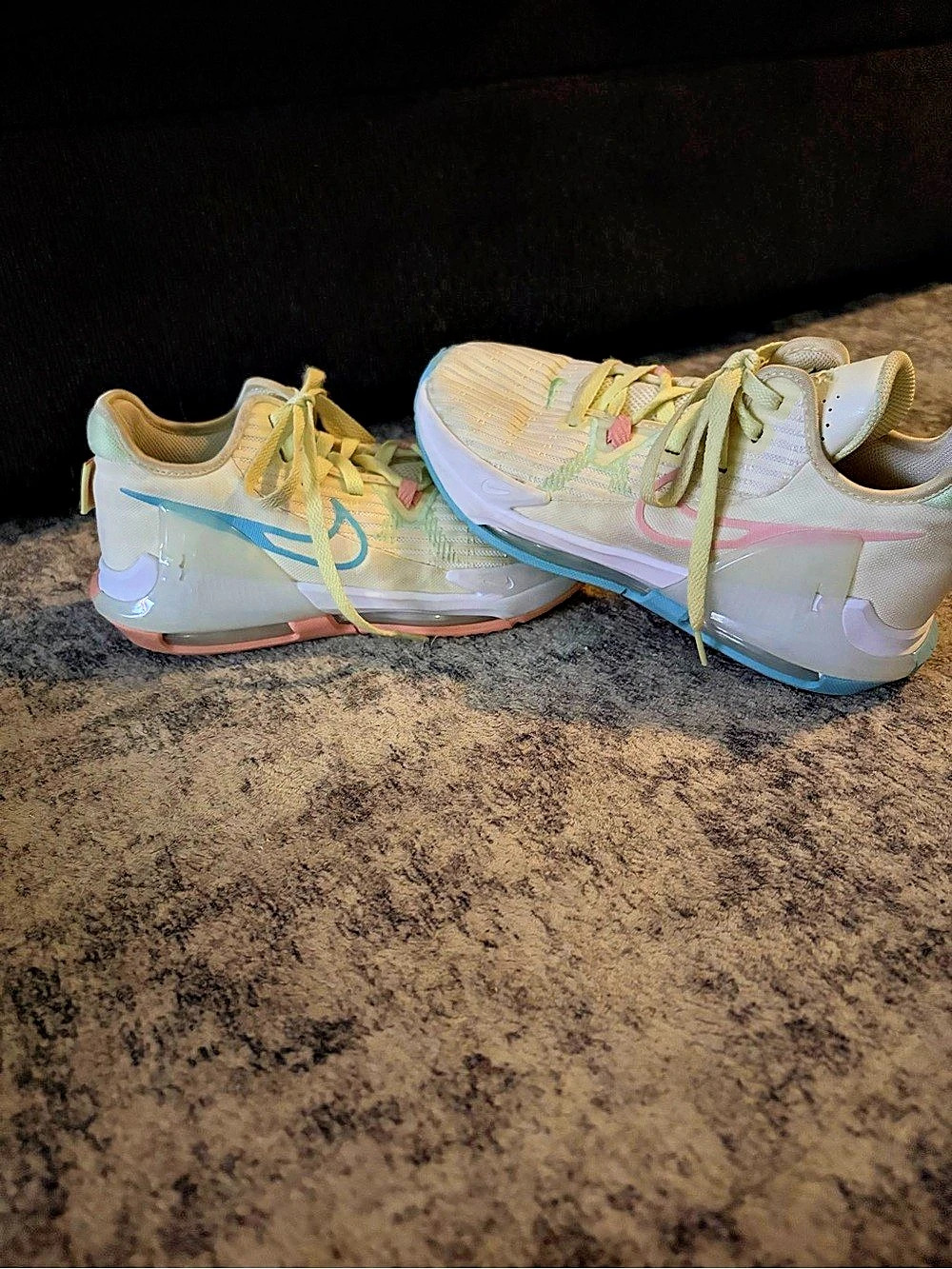 Nike Air Zoom Pegasus 39 Women's Cream & Pink US 6.5Y Athletic Shoes